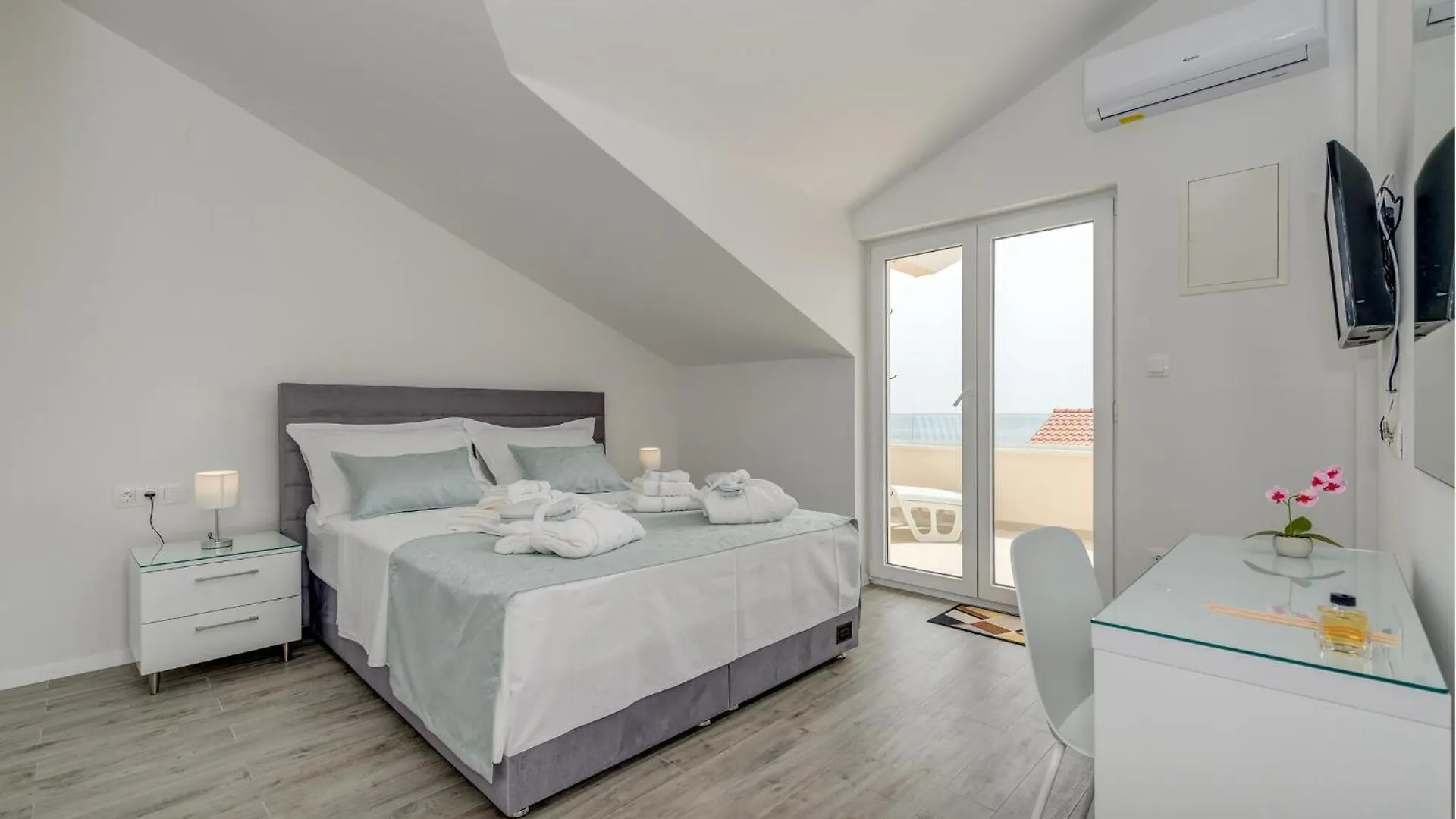 1 Bedroom Stunning Apartment In Trogir 0*,